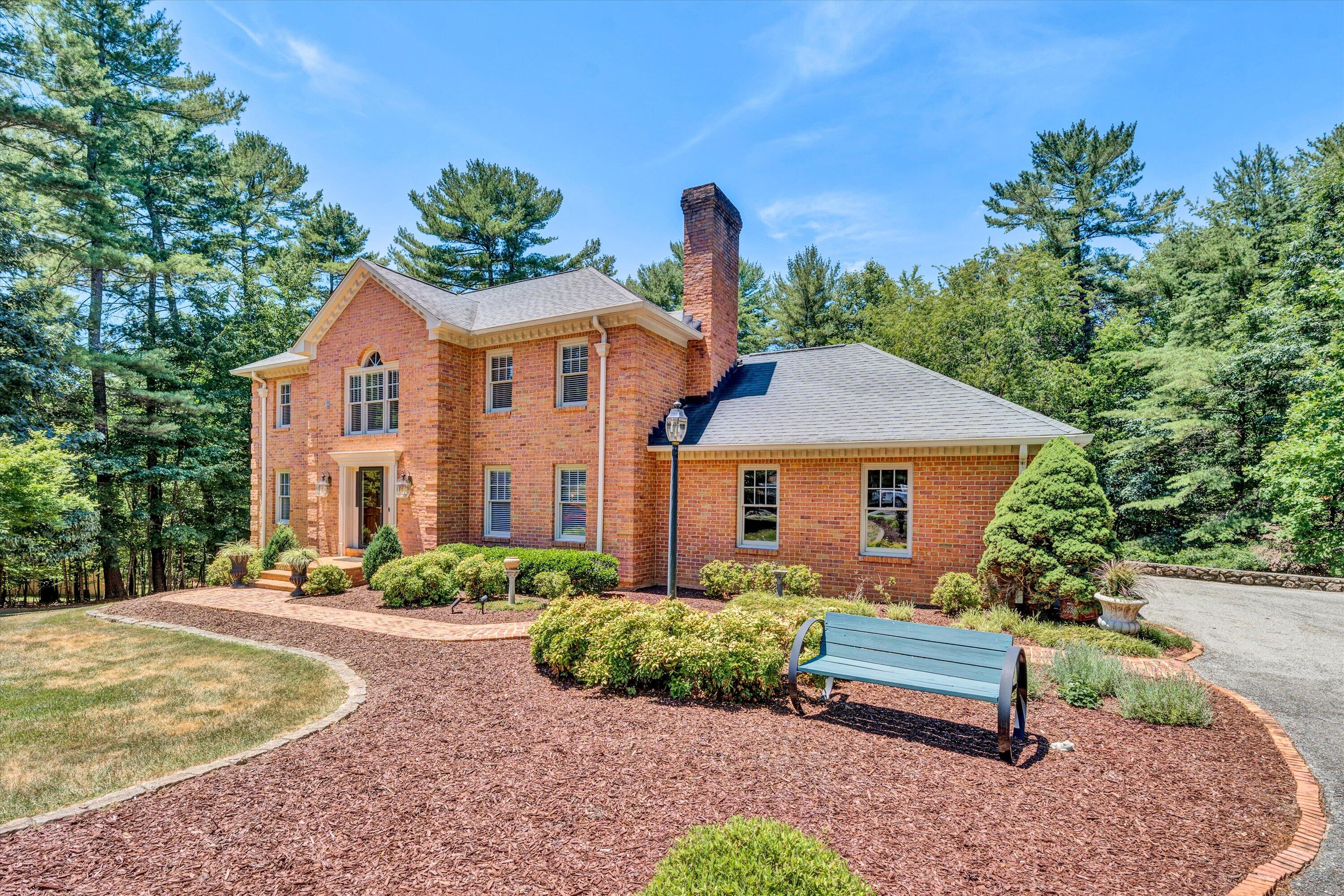 6378 Spring Run Drive Roanoke, VA 24018 - Photo 2 of 51 Front Exterior Right Side Angle