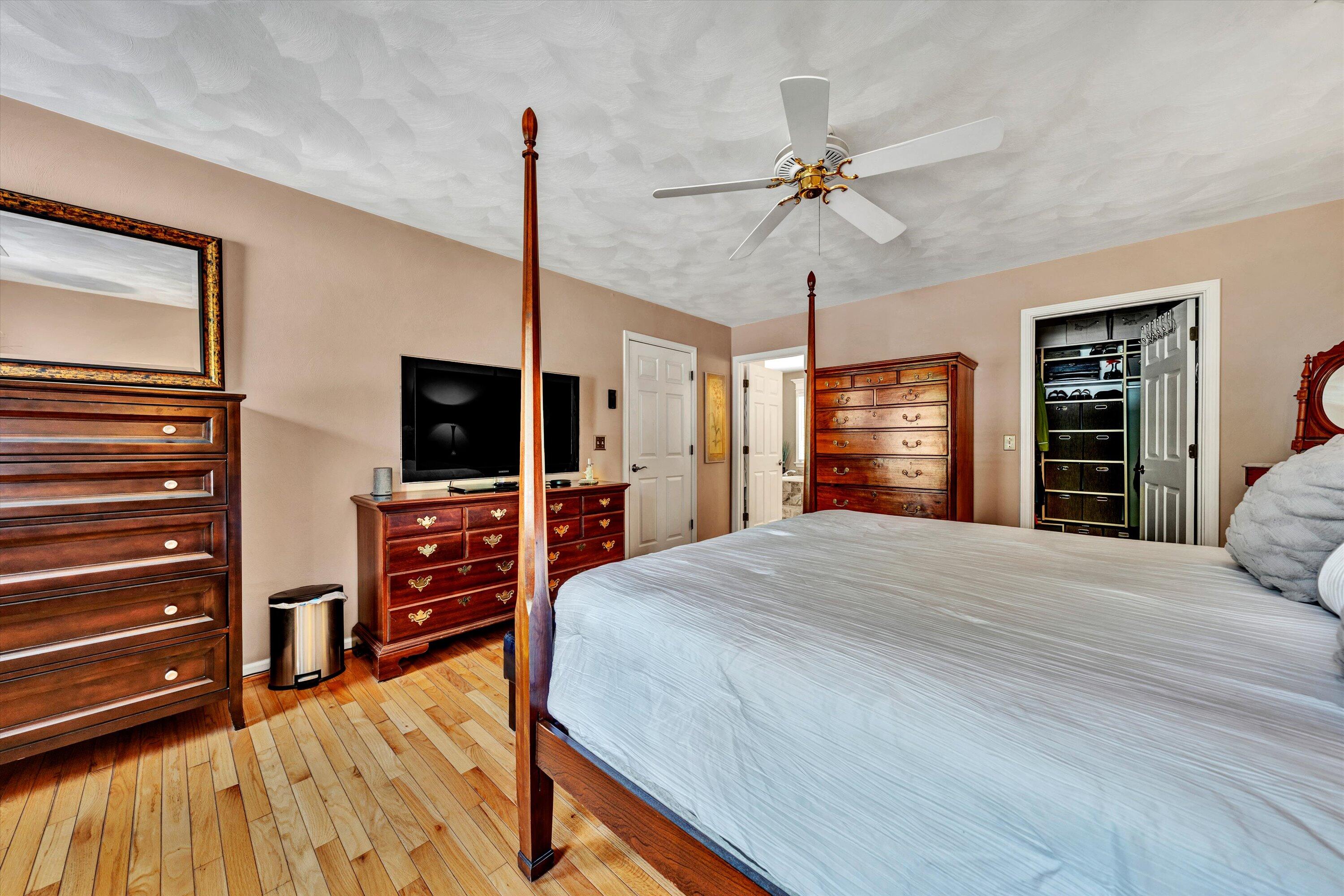 6378 Spring Run Drive Roanoke, VA 24018 - Photo 24 of 51 Upstairs Primary BR B