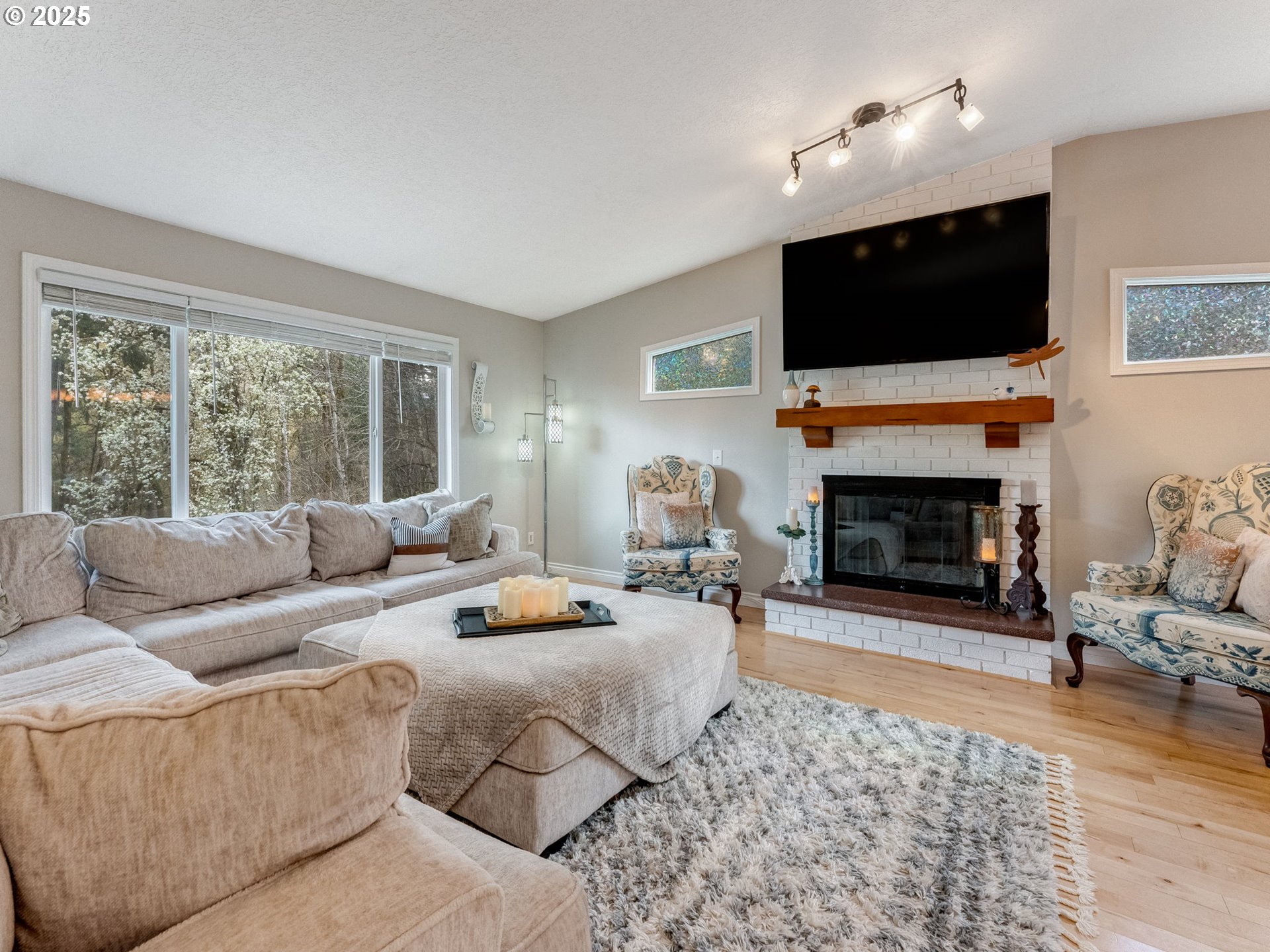 1302 Southwest 19th Drive Gresham, OR 97080 - Photo 5 of 46