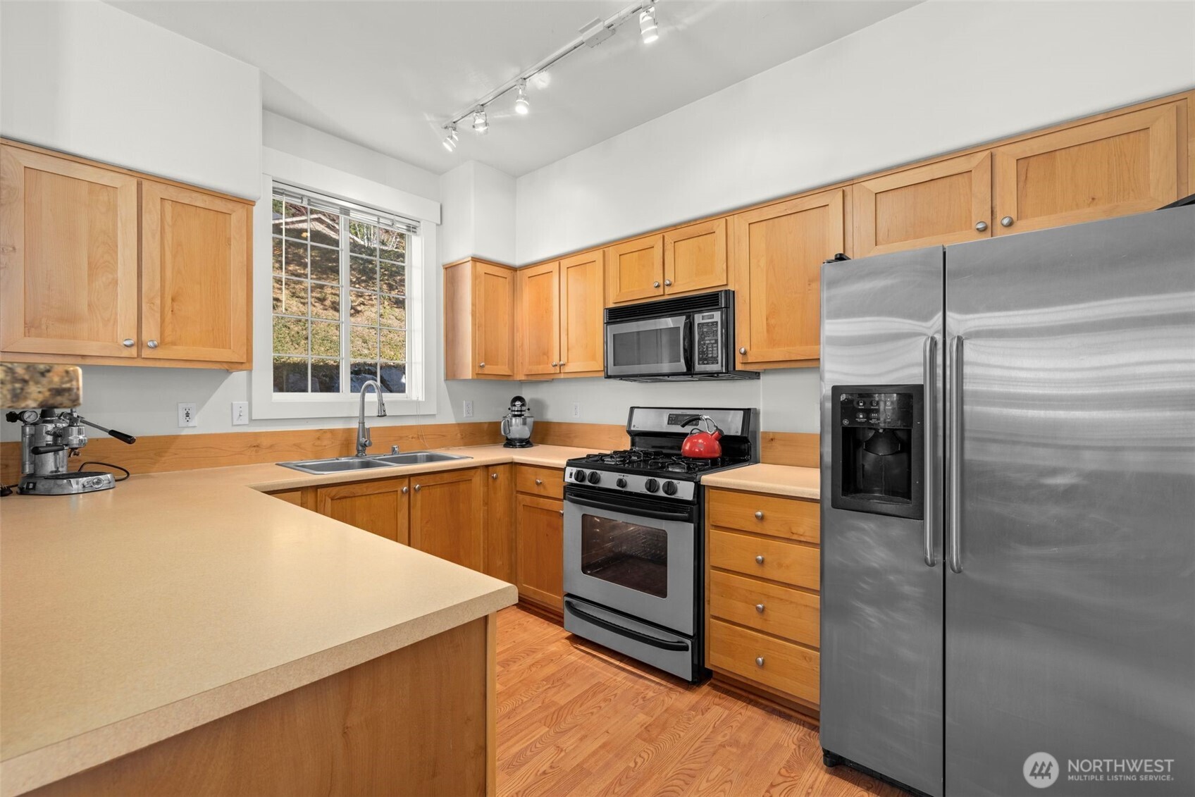 23120 Southeast Black Nugget Road, Unit E1 Issaquah, WA 98029 - Photo 13 of 40