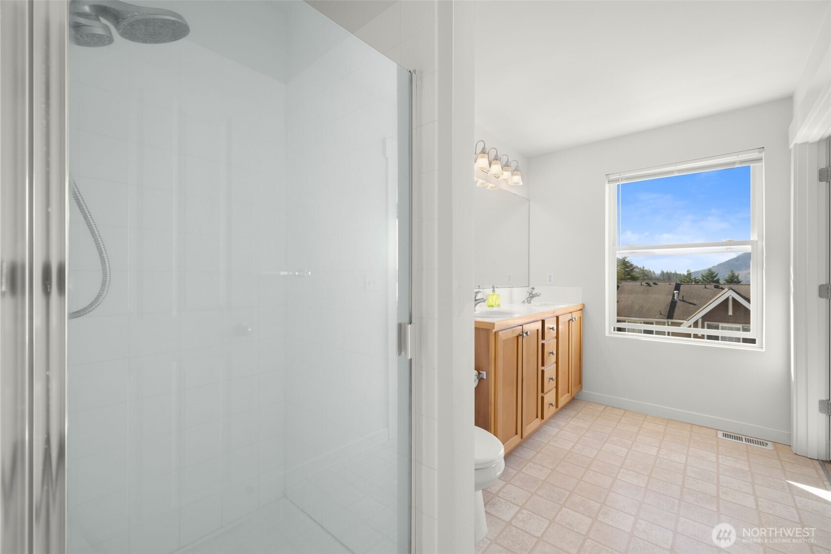 23120 Southeast Black Nugget Road, Unit E1 Issaquah, WA 98029 - Photo 20 of 40