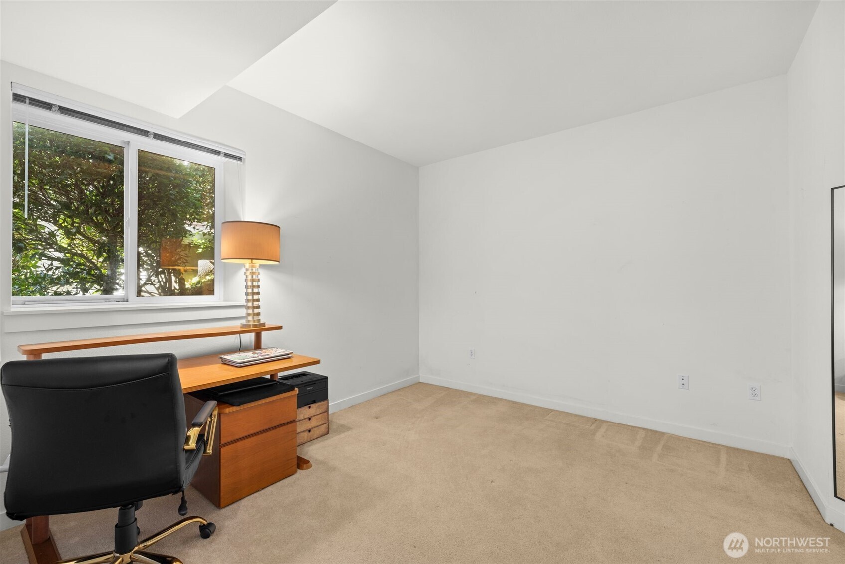 23120 Southeast Black Nugget Road, Unit E1 Issaquah, WA 98029 - Photo 25 of 39 a room with furniture and a window