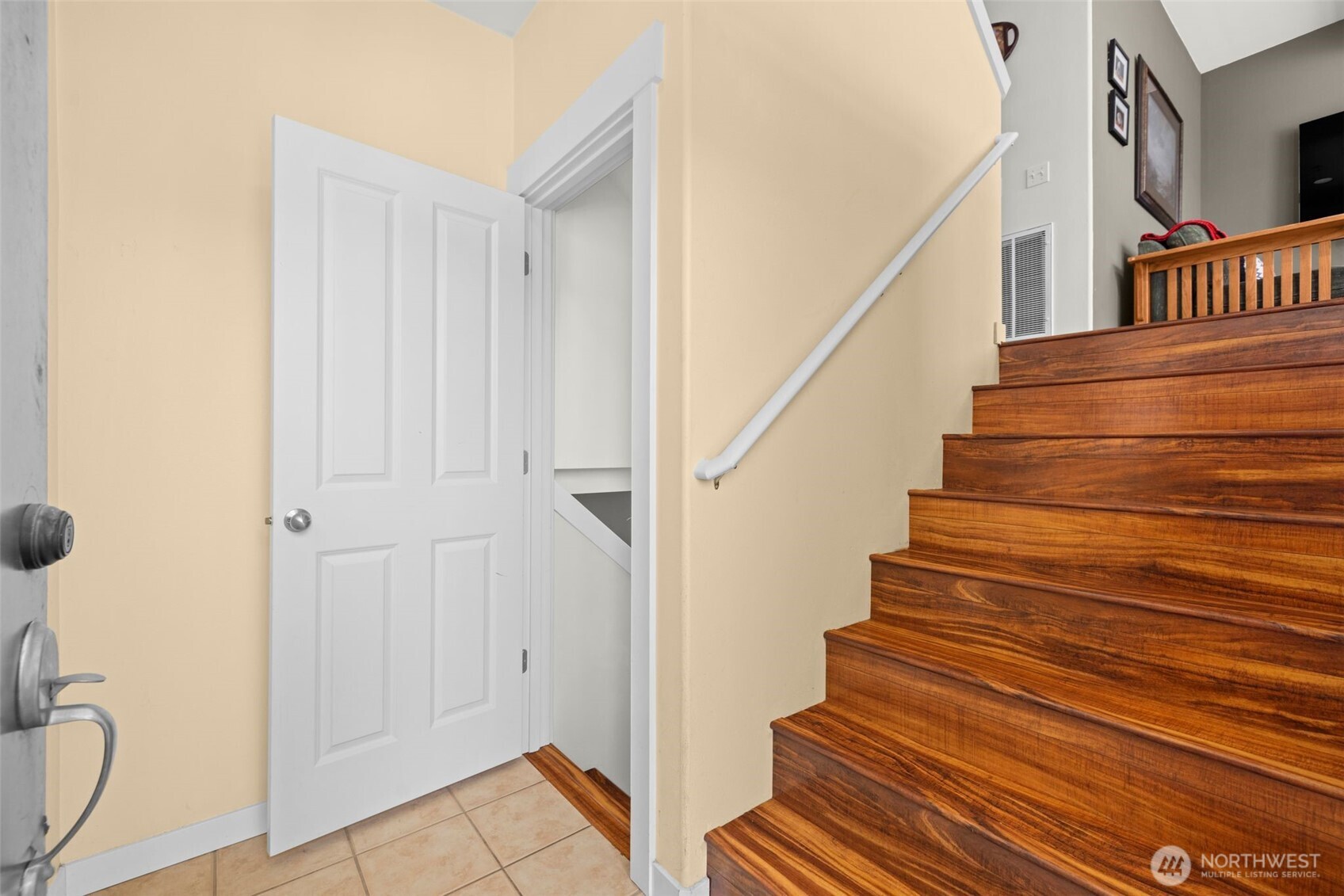 23120 Southeast Black Nugget Road, Unit E1 Issaquah, WA 98029 - Photo 3 of 40