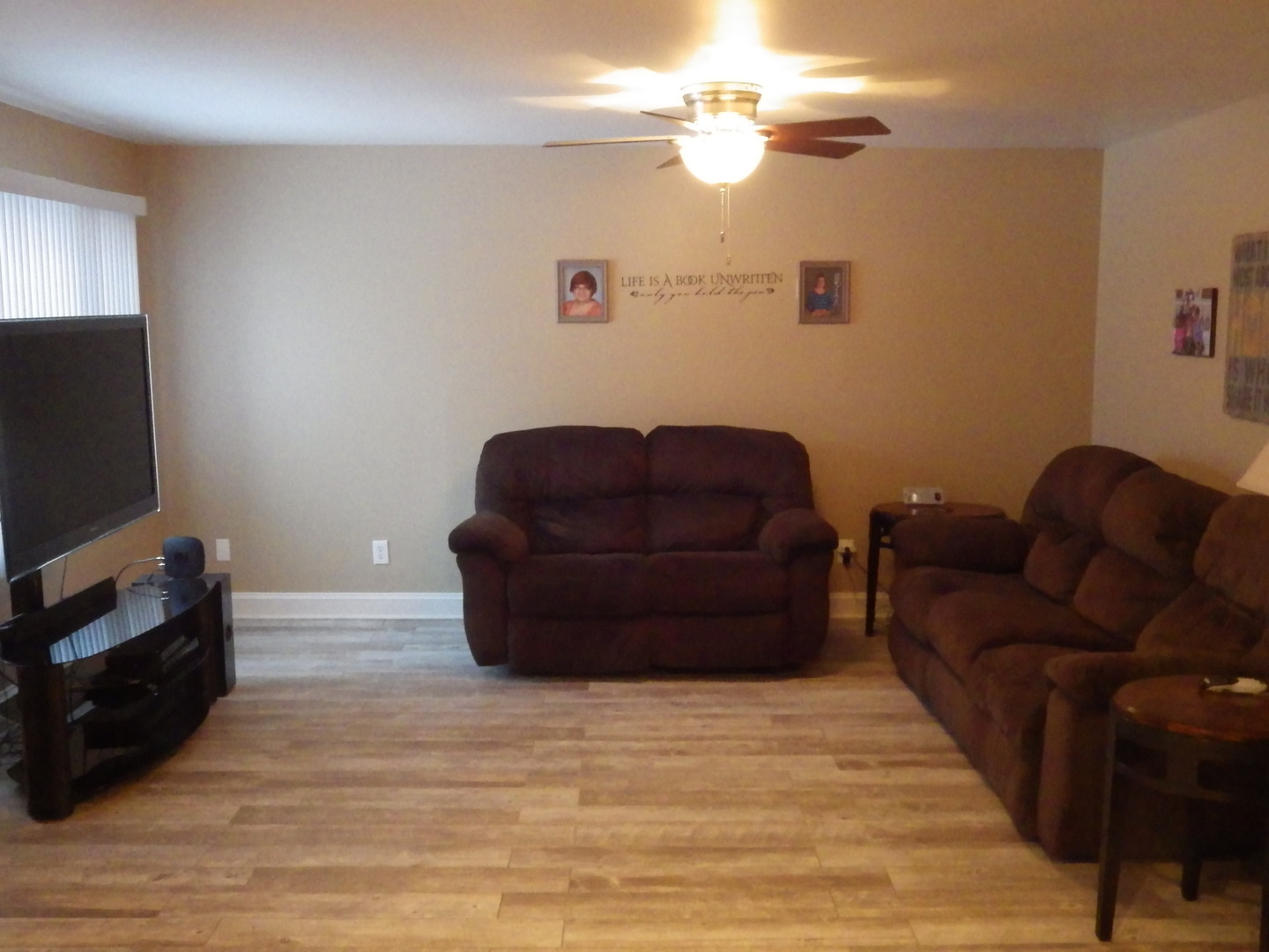 813 Southgate Road New Lenox, IL 60451 - Photo 6 of 17 a living room with furniture and a flat screen tv