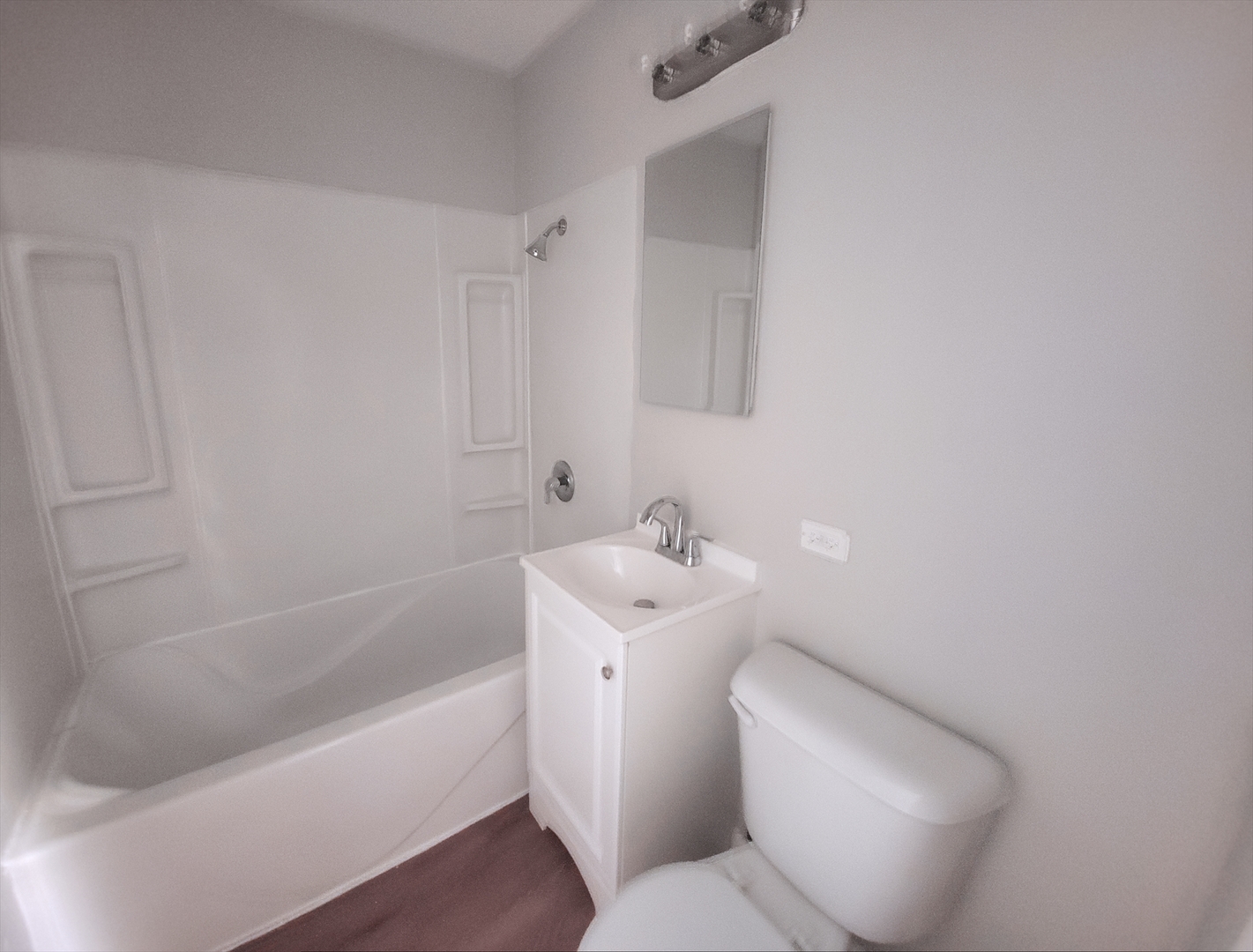 14610 Sawyer Avenue Midlothian, IL 60445 - Photo 11 of 18 a bathroom with a toilet sink and bathtub