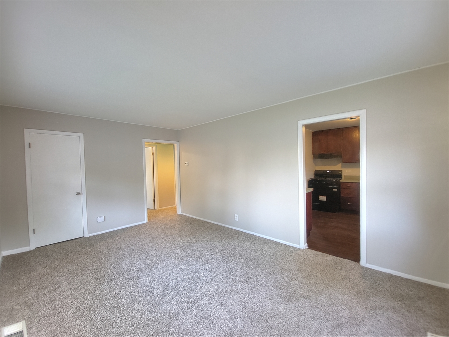 14610 Sawyer Avenue Midlothian, IL 60445 - Photo 5 of 18 a view of empty room