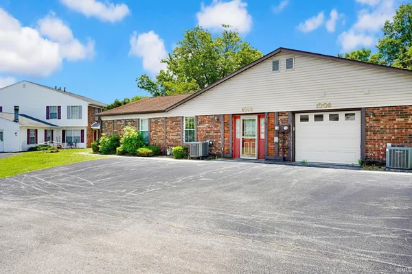 $225,000 | 1016 East Commons Drive, Bloomington, IN 47401