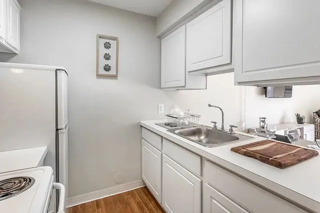 $1,451 | 28301 Franklin Road, Southfield, MI 48034