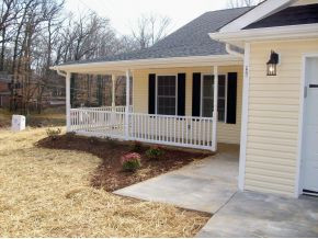 106 Jonesboro Road Bristol, TN 37620 - Photo 12 of 12 Front porch