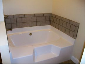 106 Jonesboro Road Bristol, TN 37620 - Photo 9 of 12 Soaker tub master bath