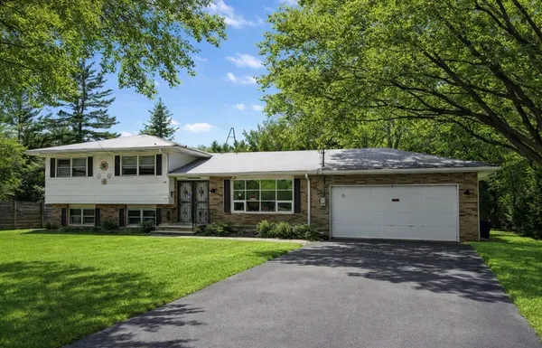 $430,000 | 15344 Lakeside Road, Lakeside, MI 49116