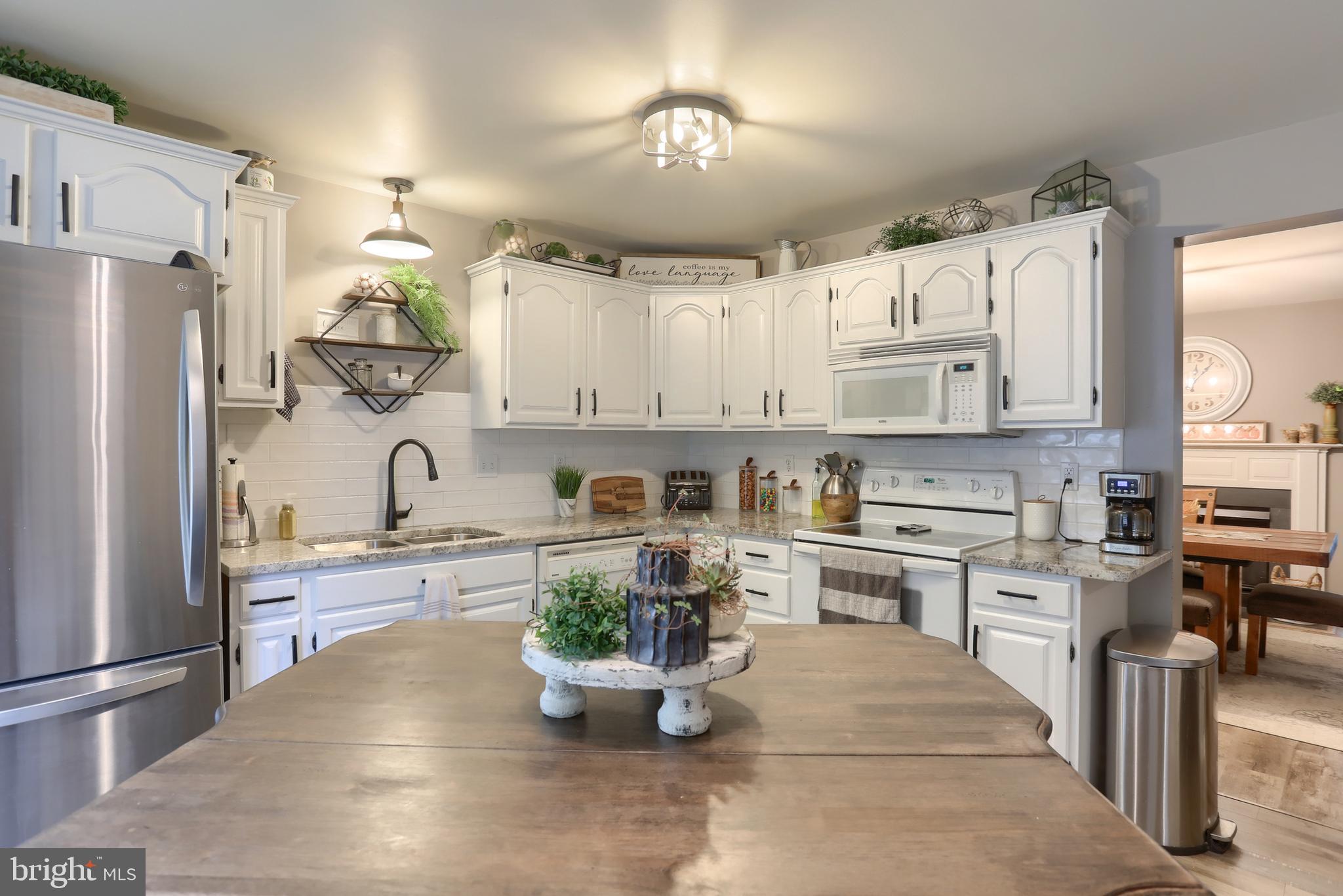 2045 Raleigh Road Hummelstown, PA 17036 - Photo 7 of 30 Kitchen