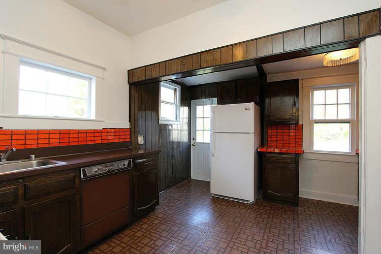 819 Violet Place Silver Spring, MD 20910 - Photo 11 of 26 Kitchen