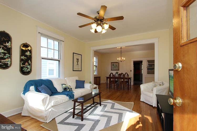 819 Violet Place Silver Spring, MD 20910 - Photo 6 of 26 Living Room