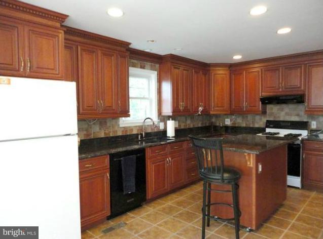 9000 Kimes Street Silver Spring, MD 20901 - Photo 12 of 17 Kitchen