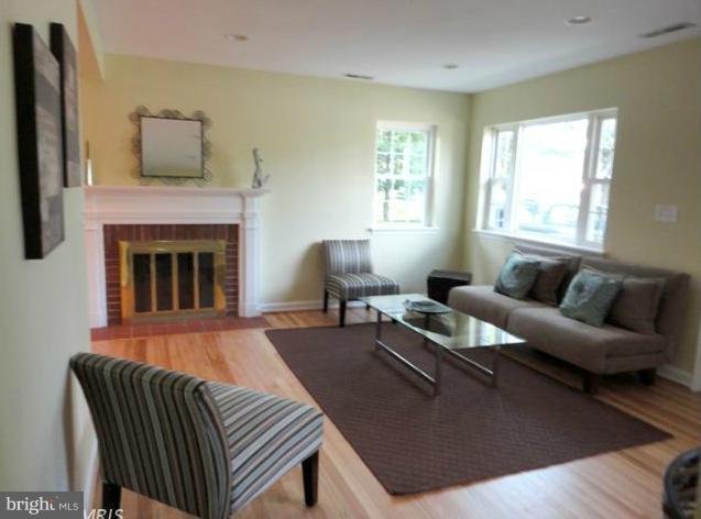 9000 Kimes Street Silver Spring, MD 20901 - Photo 13 of 17 Living Room