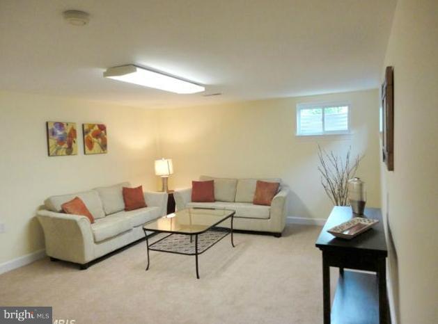 9000 Kimes Street Silver Spring, MD 20901 - Photo 15 of 17 Family Room