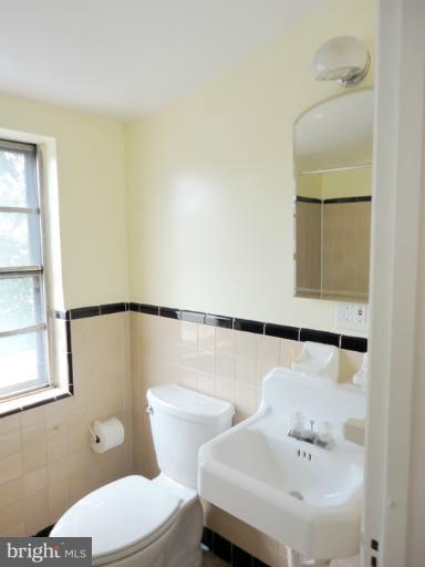 9000 Kimes Street Silver Spring, MD 20901 - Photo 7 of 17 Bath