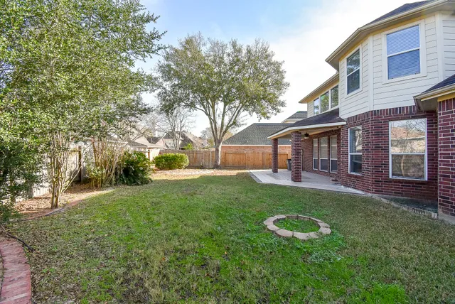 a view of a house with a backyard