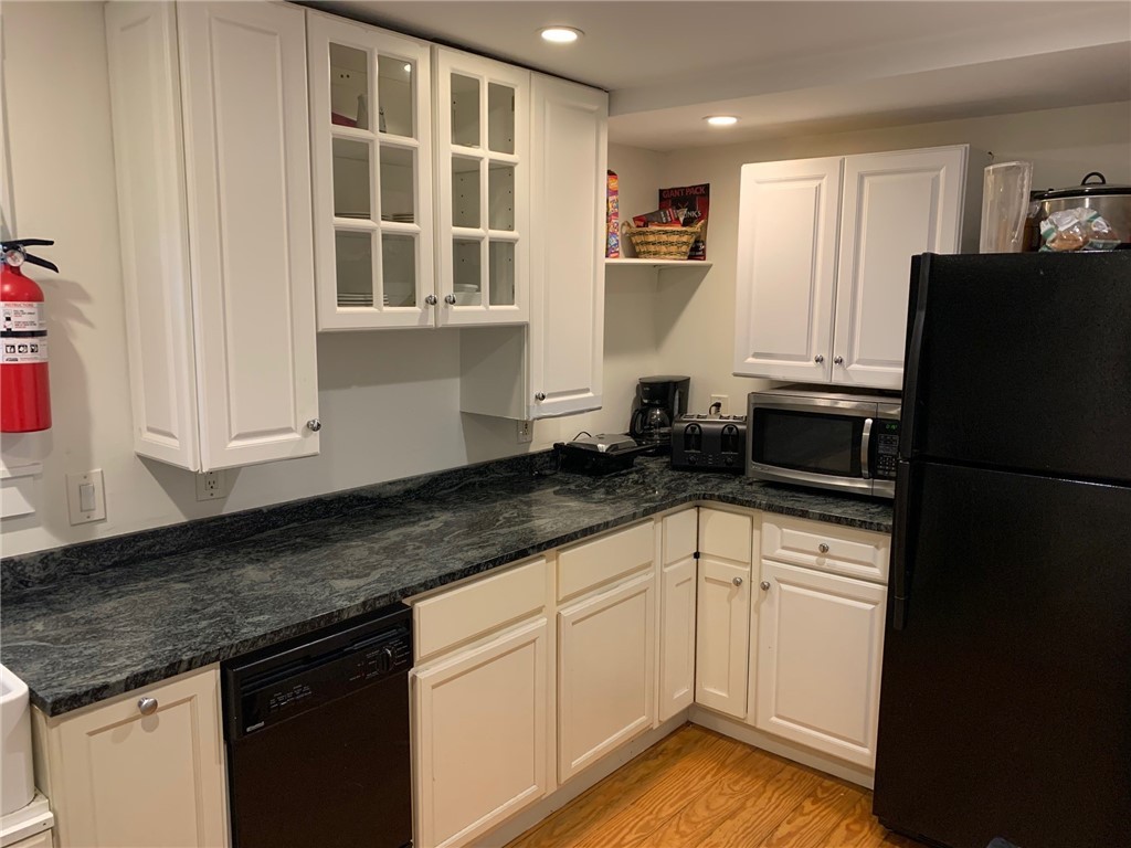 28 Broadway, Unit B Newport, RI 02840 - Photo 5 of 21