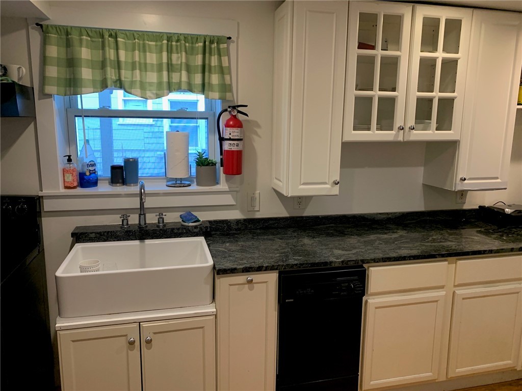 28 Broadway, Unit B Newport, RI 02840 - Photo 6 of 21