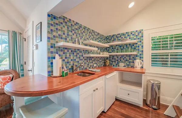 $4,500,000 | 714 Jacaranda Road, Anna Maria, FL 34216