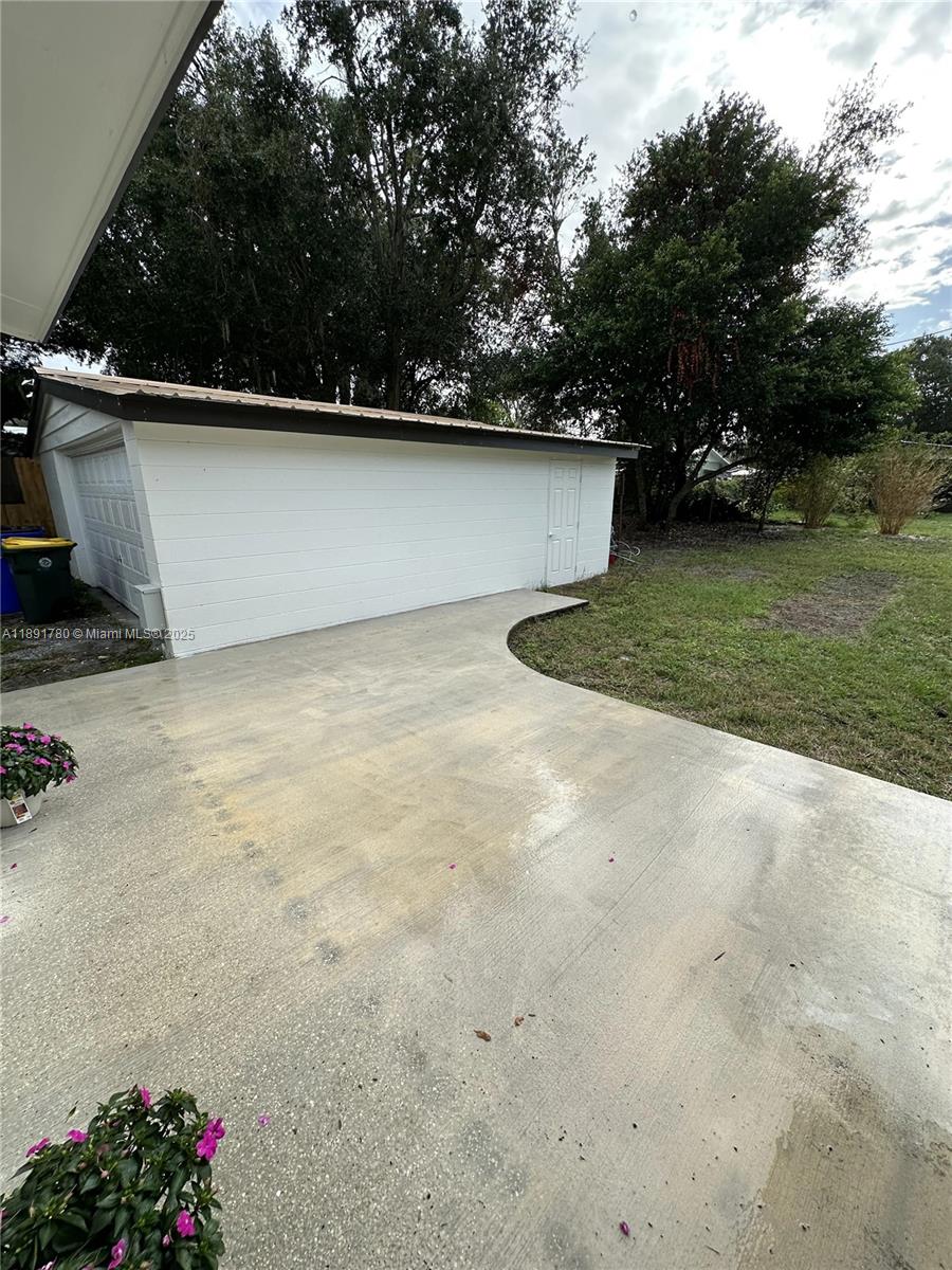 111 Springdale Road Sebring, FL 33870 - Photo 27 of 50 a view of outdoor space and yard