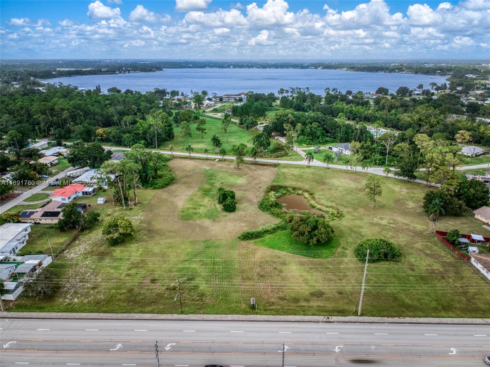 111 Springdale Road Sebring, FL 33870 - Photo 46 of 50 a view of a garden with an outdoor space