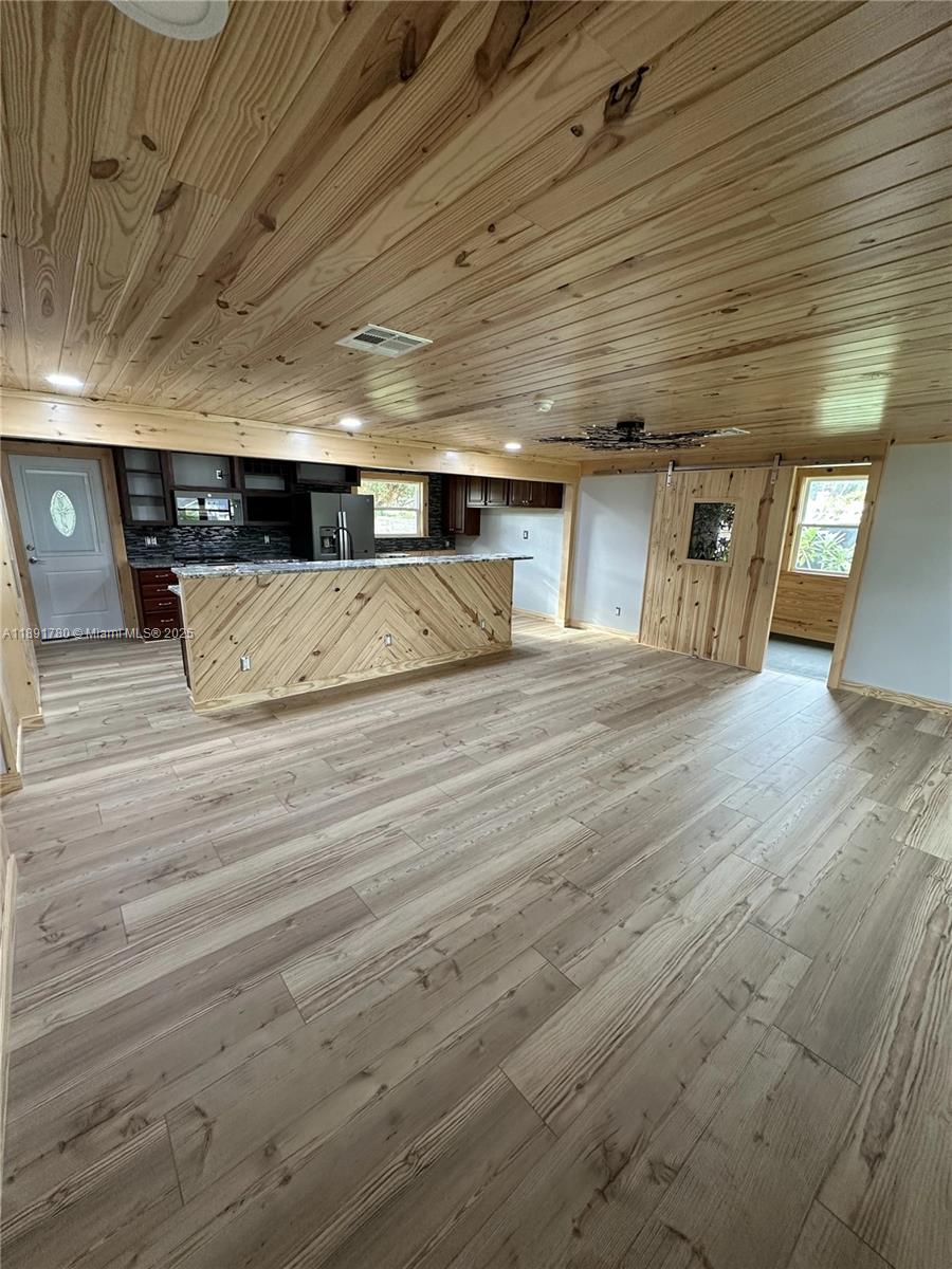 111 Springdale Road Sebring, FL 33870 - Photo 5 of 50 a view of a water heater room