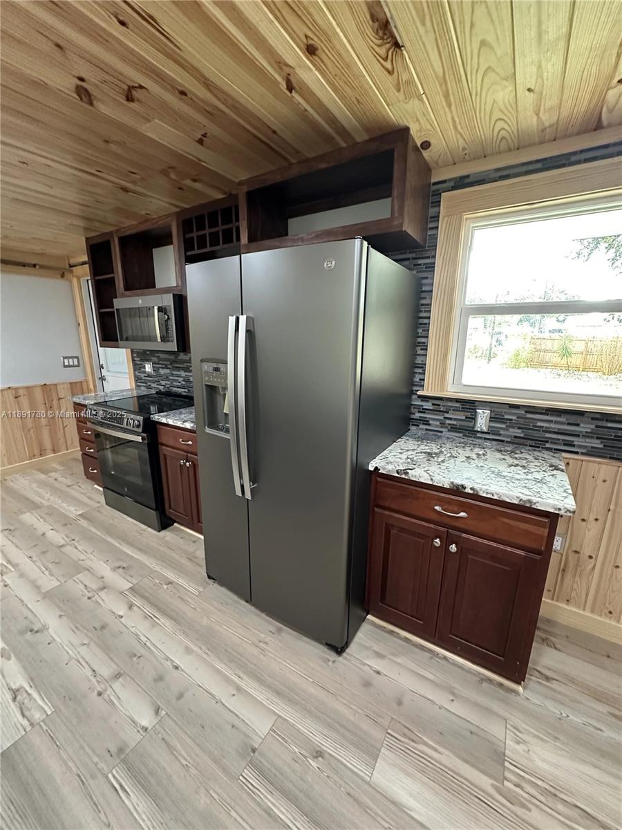 111 Springdale Road Sebring, FL 33870 - Photo 10 of 50 a kitchen with stainless steel appliances granite countertop a refrigerator a sink a stove and dishwasher
