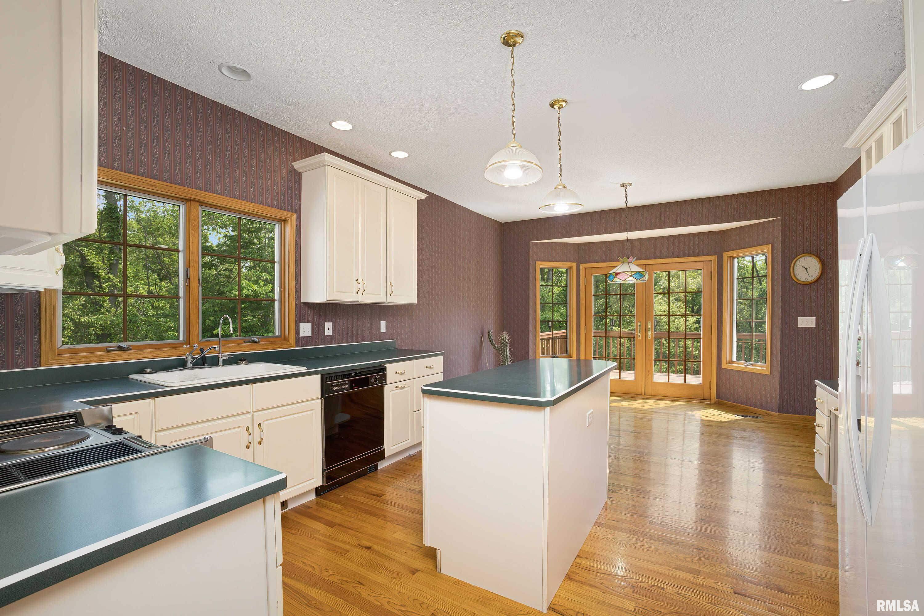 9429 84th St Court West Taylor Ridge, IL 61284 - Photo 14 of 53 Gallery Image 14