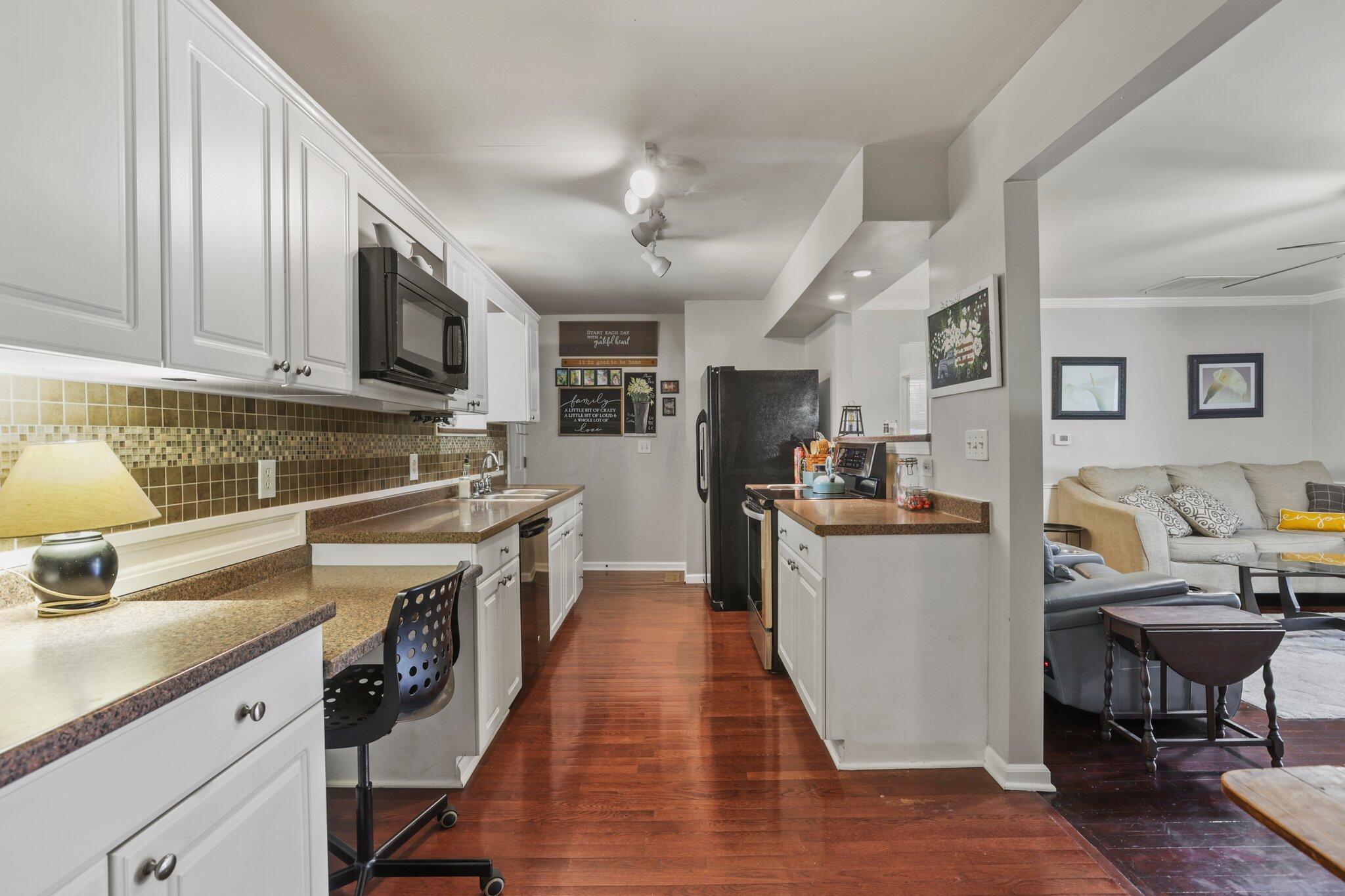 5575 Broadview Road Columbus, OH 43230 - Photo 25 of 66 Kitchen