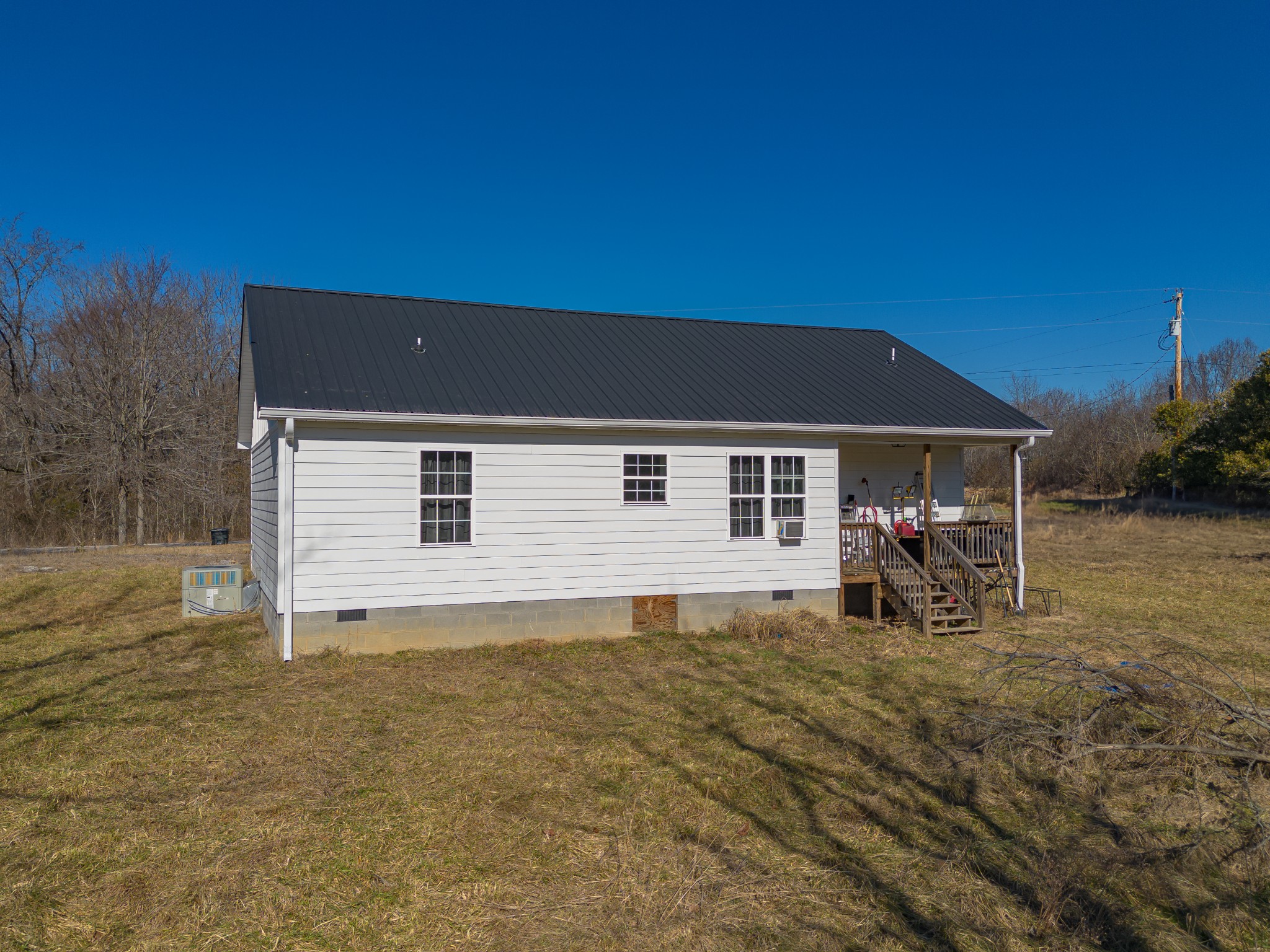 357 Munro Road Pulaski, TN 38478 - Photo 7 of 37 a backyard of a house with table and chairs under an umbrella
