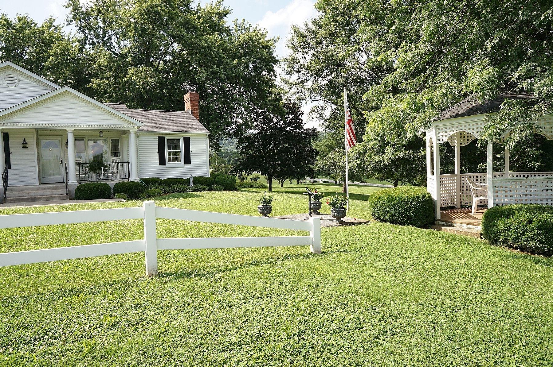 7920 Alpine Road Roanoke, VA 24019 - Photo 6 of 46 Front Yard-Gazebo