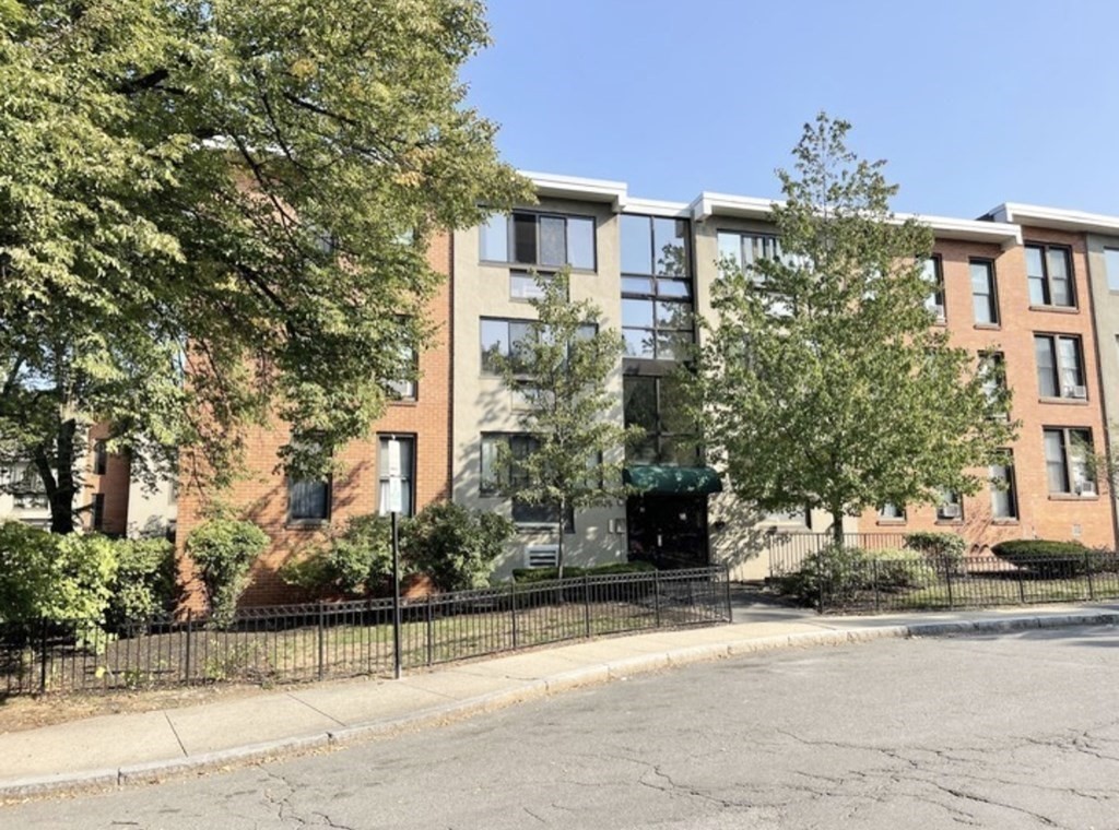 8 Juniper Street, Unit 22 Brookline, MA 02445 - Photo 10 of 12