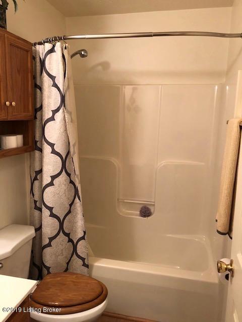 225 Dustin Way Shepherdsville, KY 40165 - Photo 11 of 15 hall bath
