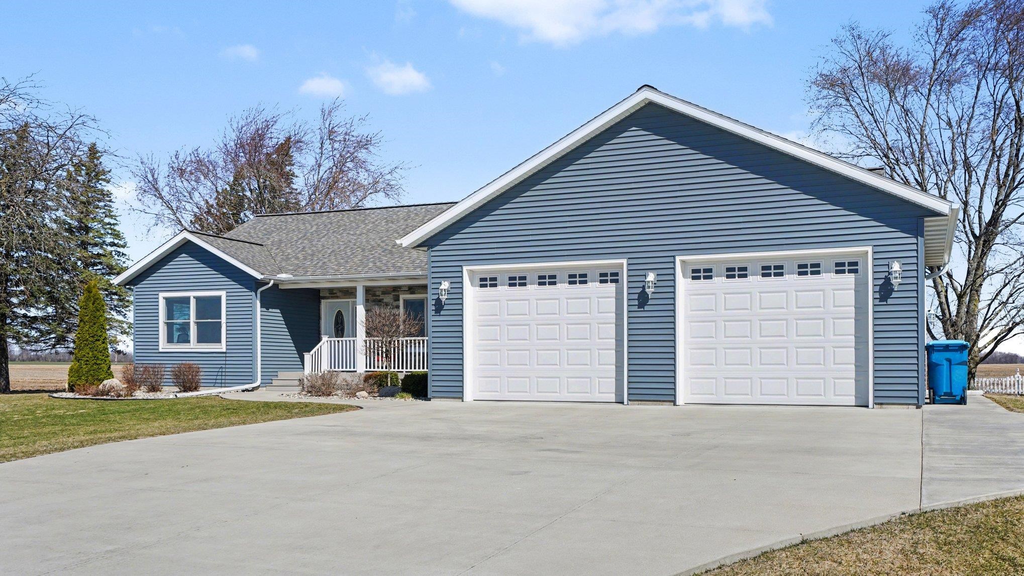 1571 East Cody Estey Road Pinconning, MI 48650 - Photo 2 of 33