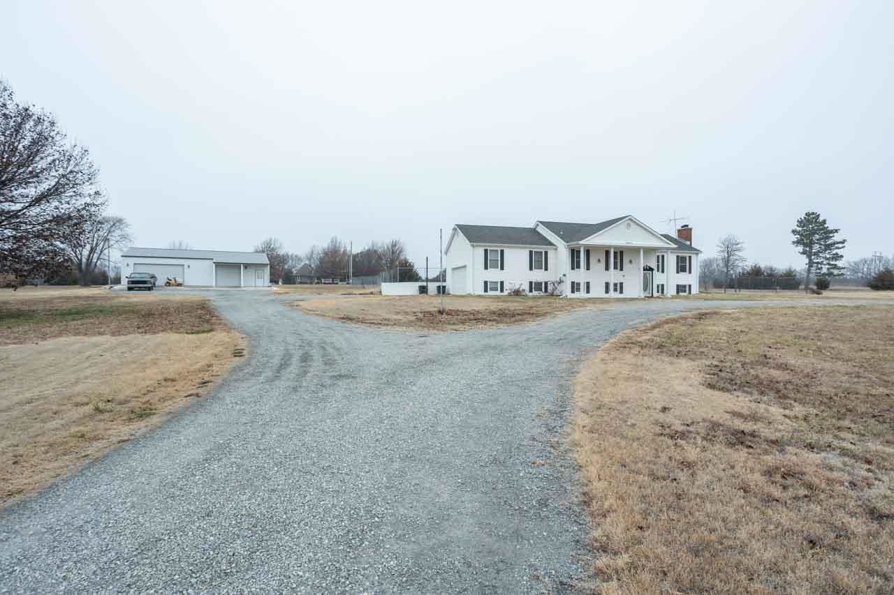 9842 Southwest 19th Terrace Towanda, KS 67144 - Photo 4 of 33