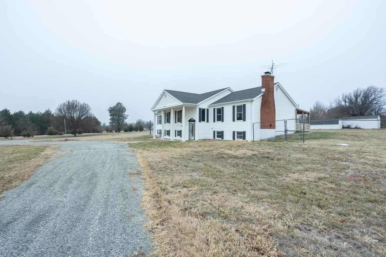 9842 Southwest 19th Terrace Towanda, KS 67144 - Photo 5 of 33