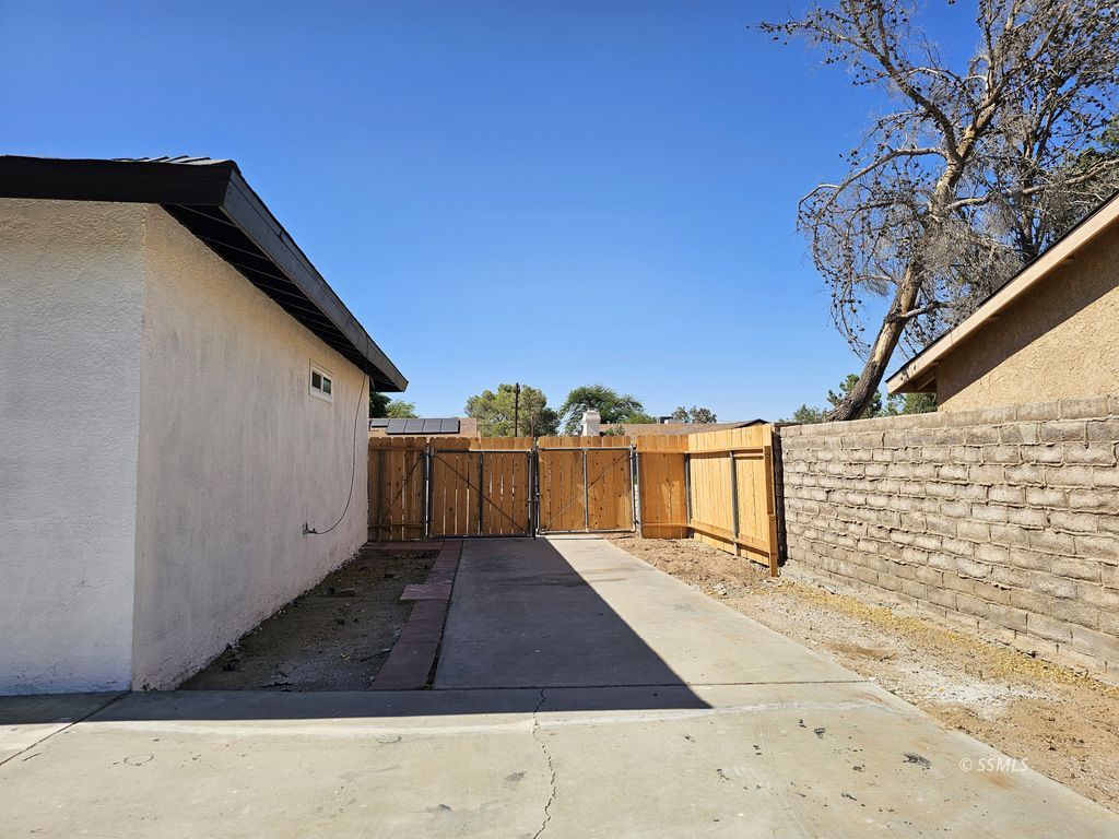 817 West Wasp Avenue Ridgecrest, CA 93555 - Photo 47 of 50