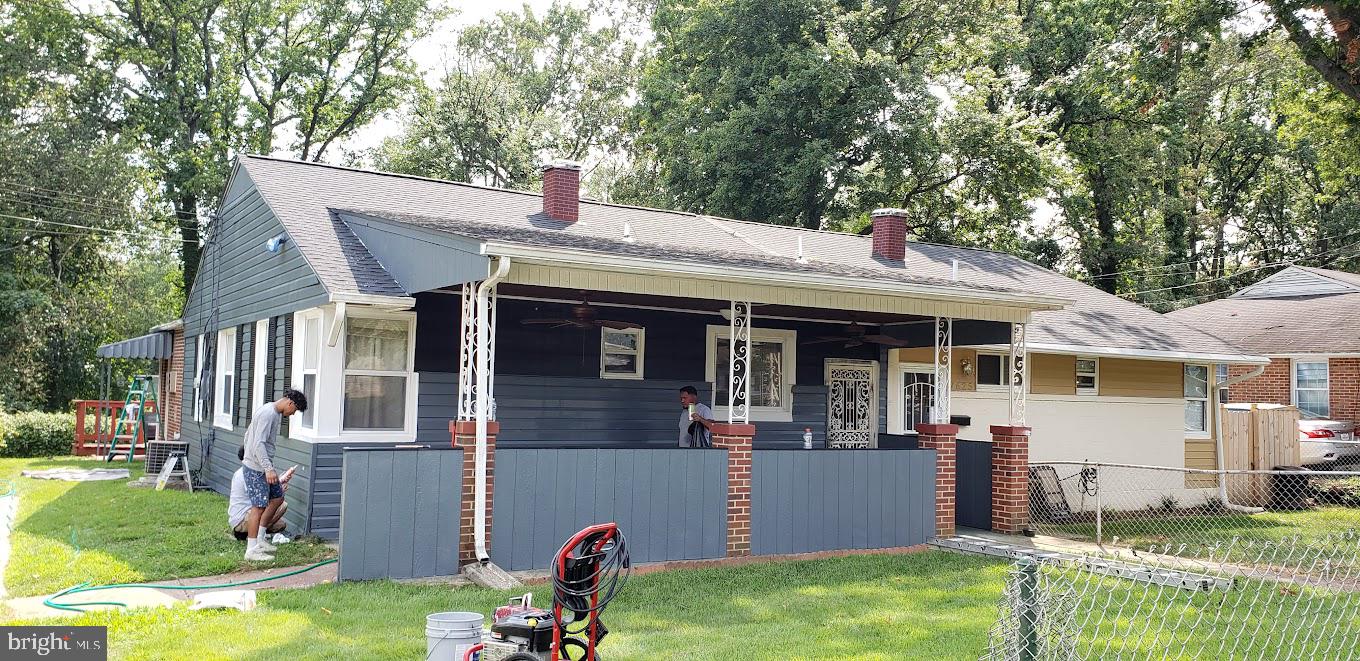 7627 Greenleaf Road Landover, MD 20785 - Photo 13 of 46 Front closed off porch