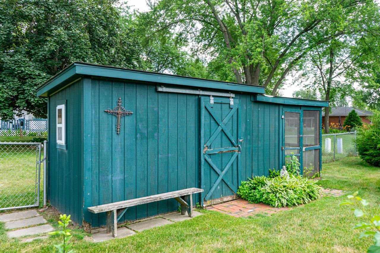 438 Rebecca Road Belvidere, IL 61008 - Photo 28 of 28 a backyard of a house with plants and tree