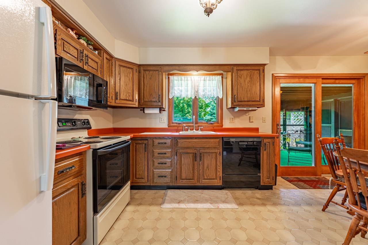438 Rebecca Road Belvidere, IL 61008 - Photo 8 of 28 a kitchen with stainless steel appliances granite countertop a stove a sink and a refrigerator