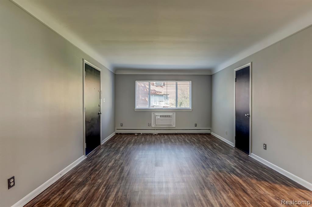 629 West Maple Road, Unit 5 Clawson, MI 48017 - Photo 6 of 14