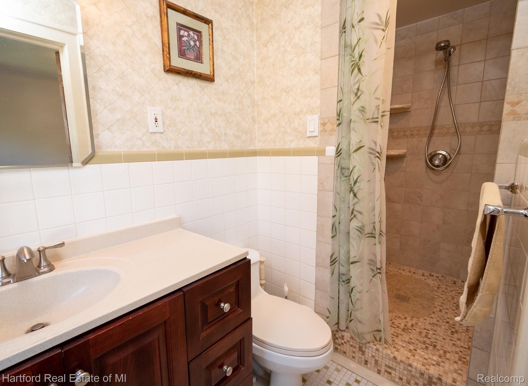 8351 Harding Street Center Line, MI 48015 - Photo 12 of 23 DSC_2015.jpg