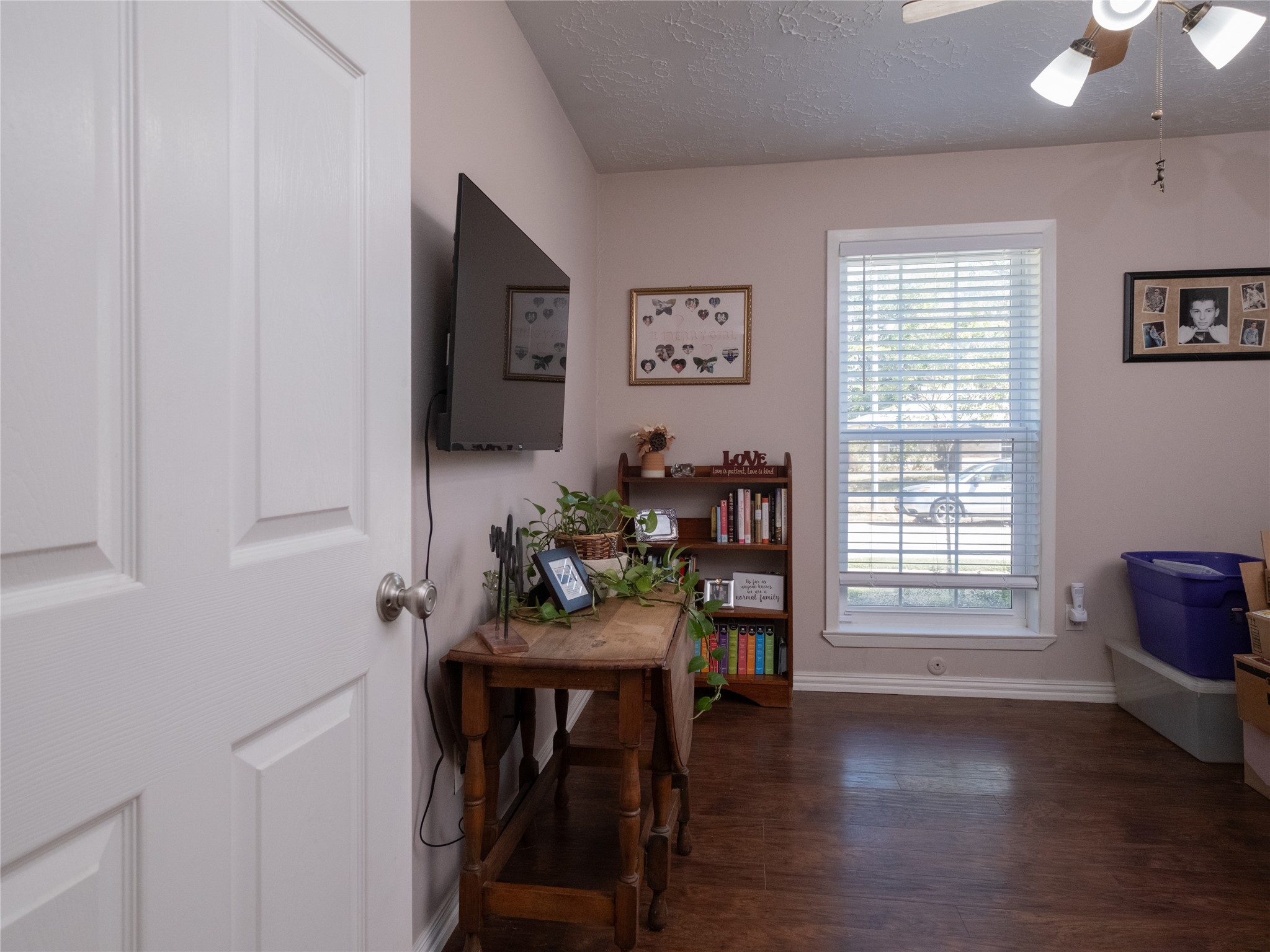 7315 Weatherhill Lane Houston, TX 77041 - Photo 17 of 40 This cozy bedroom features laminate flooring and a large window that brings in plenty of natural light. There is a large closet with lots of storage space.