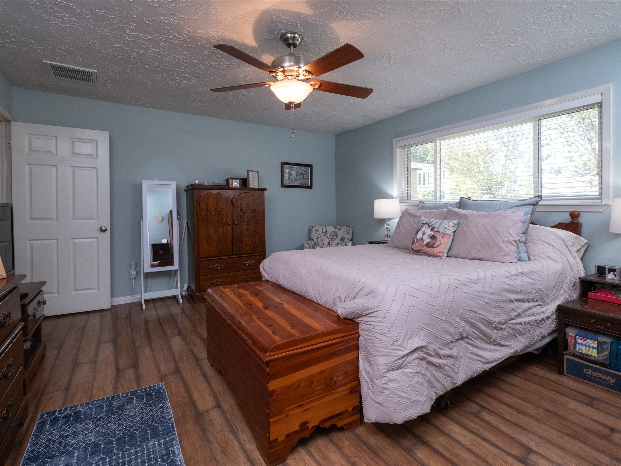 7315 Weatherhill Lane Houston, TX 77041 - Photo 24 of 40 Another view of this relaxing bedroom with lots of room for all your furniture.