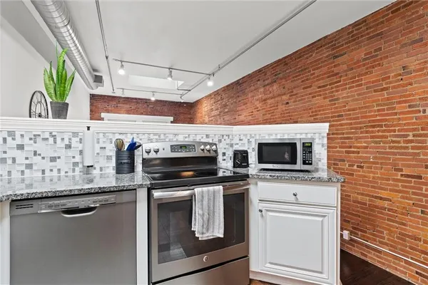 $167,000 | 700 Broadway Boulevard, Unit 508, Kansas City, MO 64105