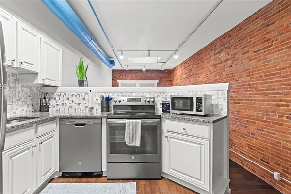 $167,000 | 700 Broadway Boulevard, Unit 508, Kansas City, MO 64105
