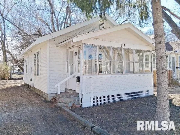 $800 | 316 East Melbourne Avenue, Peoria, IL 61603
